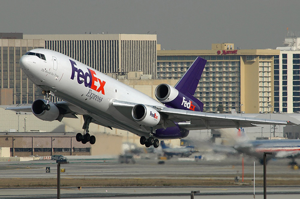 4-FedEx_MD10_departure_1.jpg