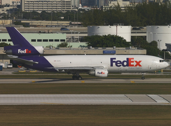 FedEx_MD10_ramp_2.jpg