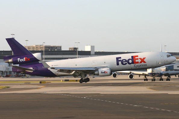 FedEx_MD11_arrival_1.jpg